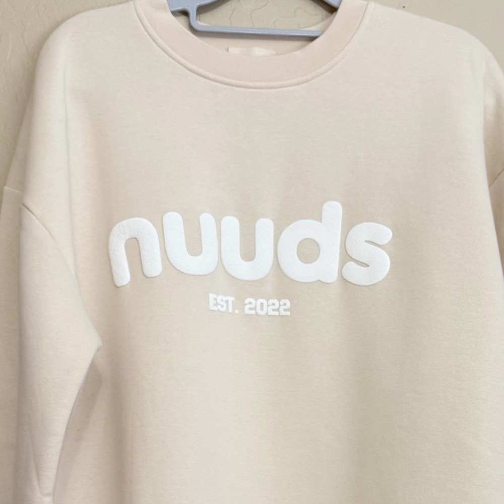 Nuuds Sweatshirt Womens Medium Beige Excellent Oversized Fleece Logo Pullover